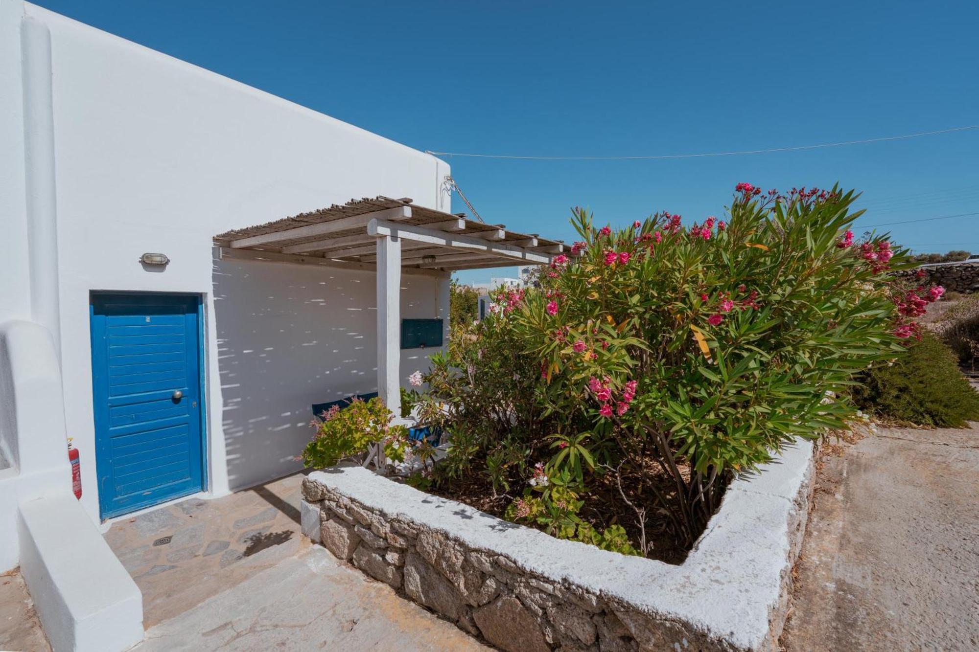 Gryparis' Club Apartments Mykonos Town Exterior photo