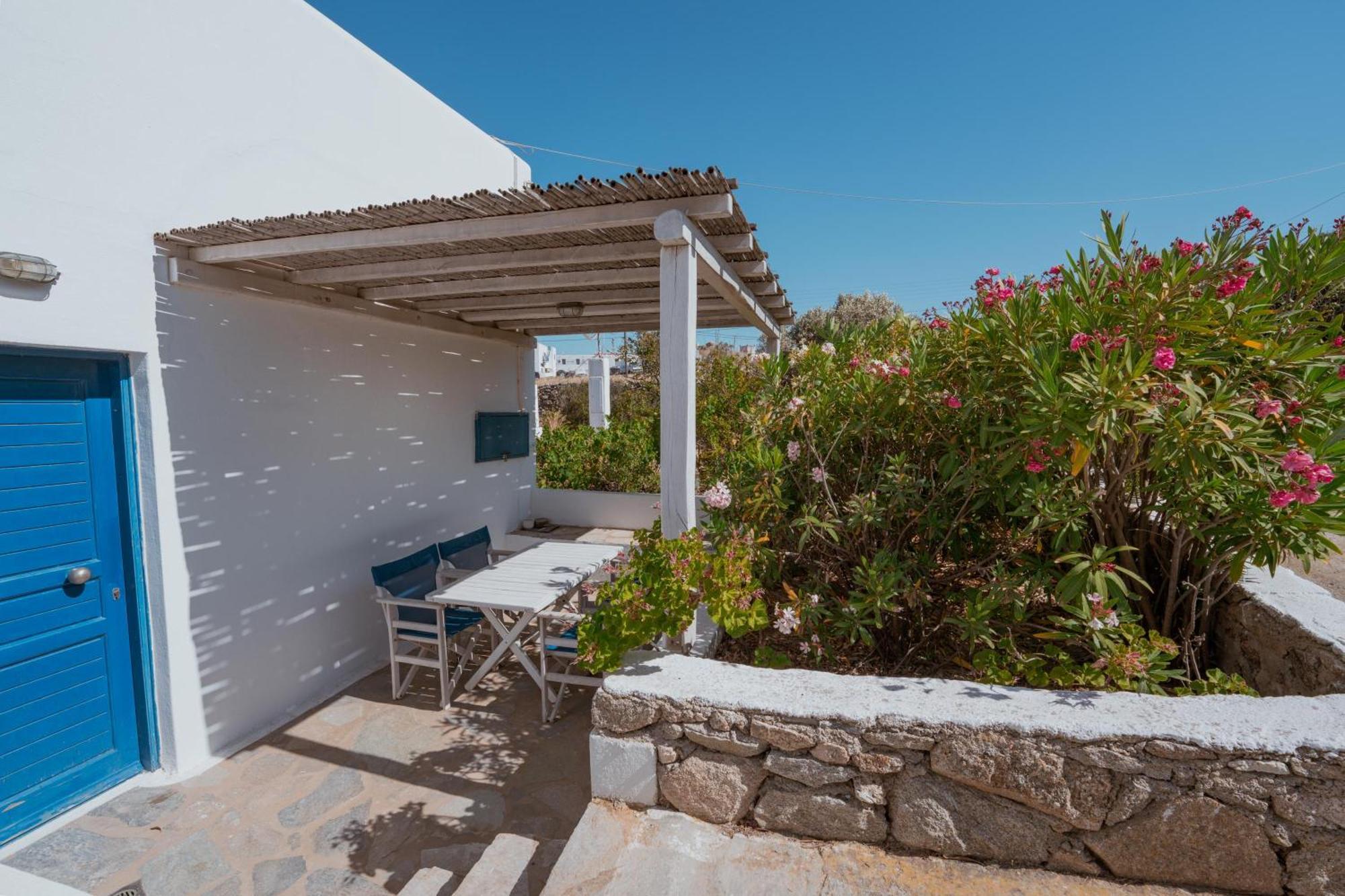 Gryparis' Club Apartments Mykonos Town Exterior photo